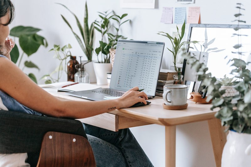 Woman looking at Facebook Ad Manager on her laptop